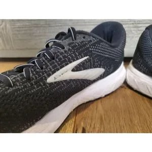 Brooks | Shoes | Brooks Revel 3 Running Sneaker Black White  display picture 3
